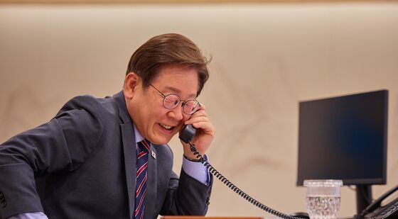 호주 총리와 첫 통화하는 이재명 대통령