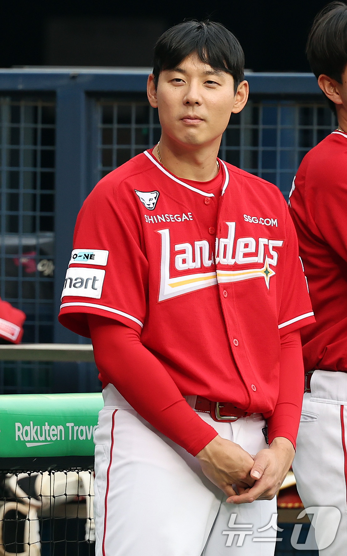 (서울=뉴스1) 이동해 기자 = 12일 오후 서울 송파구 잠실야구장에서 열린 프로야구 '2025 신한 SOL뱅크 KBO 리그' SSG 랜더스와 LG 트윈스의 경기, NC에서 SSG …