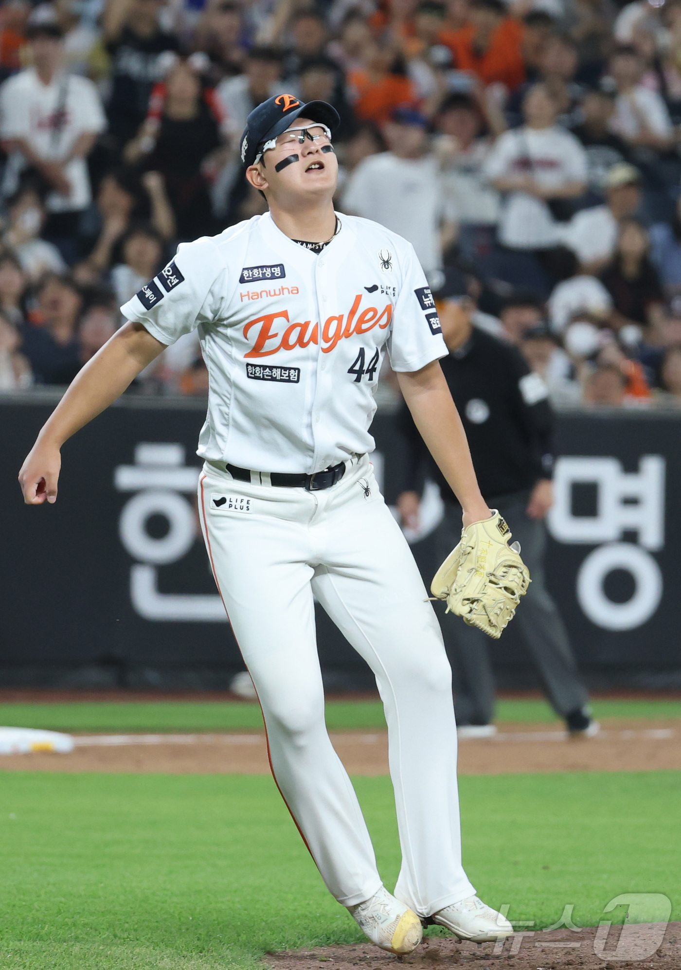 (대전=뉴스1) 김기남 기자 = 12일 대전 한화생명볼파크에서 열린 '2025 신한 SOL 뱅크 KBO리그' 한화이글스 대 두산베어스 경기에 한화 김서현이 마무리를 삼진으로 처리하 …