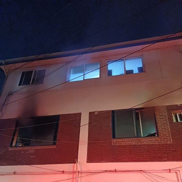오산 3층짜리 상가주택서 불…80대 여성 구조 , 2명 대피