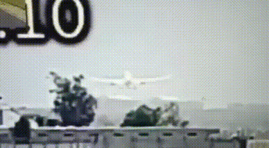 본문 이미지 - 12일&#40;현지시간&#41; 인도 아마다바드에서 에어인디아 AI171편 보잉 787-8 드림라이너 여객기 이륙 직후 추락한 장면이 CCTV에 찍혔다. &lt;출처=소셜미디어 엑스&gt;