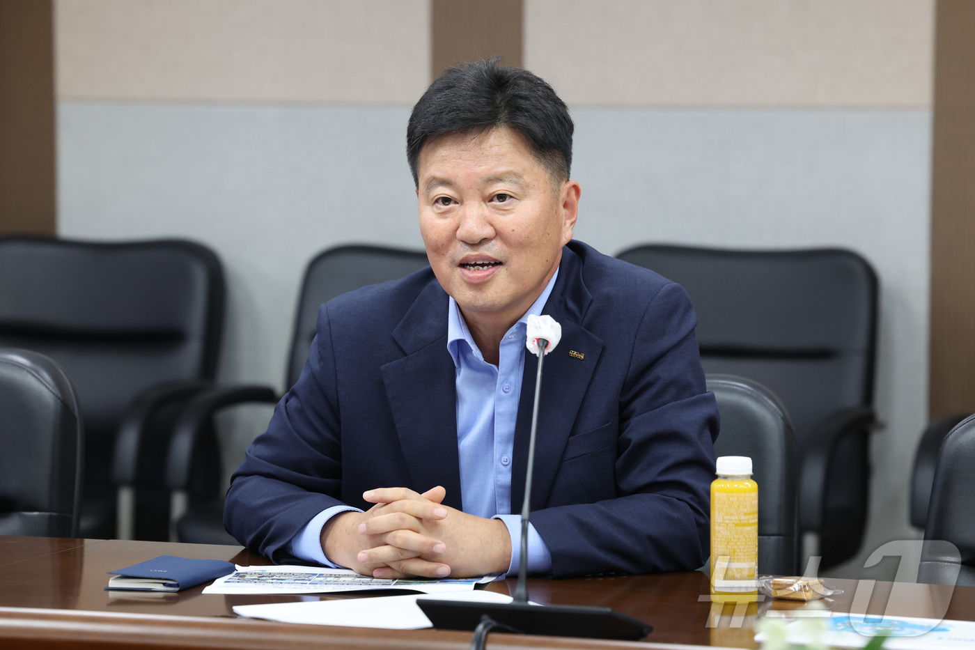 (제주=뉴스1) = 지난 12일 제주국제공항에서 한국공항공사 주최로 열린 '제주국제공항 여객청사 및 상업시설 소개 브리핑'에서 장세환 제주공항장이 발언하고 있다. (공항사진기자단) …