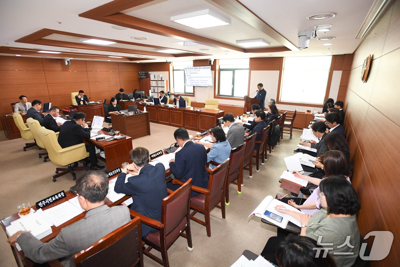 본문 이미지 - 울산시의회 교육위원회는 11일 시의회 교육위원회 회의실에서 결산안을 심사했다.&#40;울산시의회 제공. 재판매 및 DB 금지&#41;/뉴스1