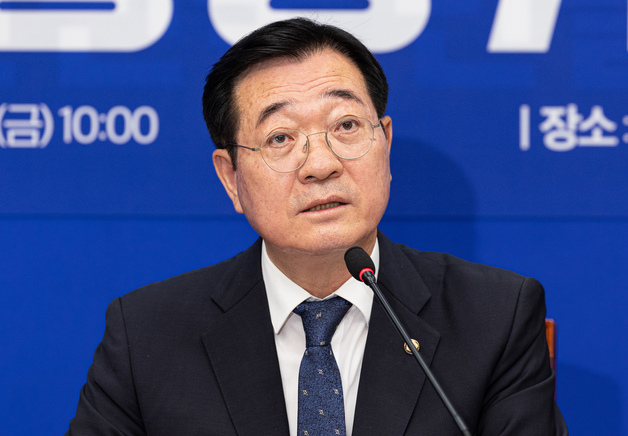 정청래 핵심 공약 '대의원-당원 1인 1표제' 중앙위 가결