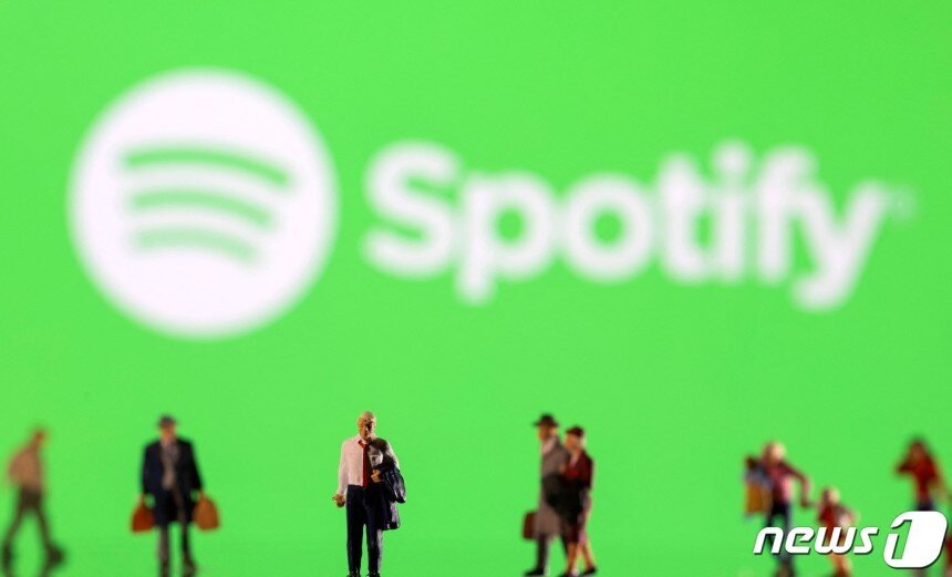 본문 이미지 - 글로벌 음악 스트리밍 서비스 스포티파이. 2023.12.04/ ⓒ 로이터=뉴스1 ⓒ News1 권진영 기자