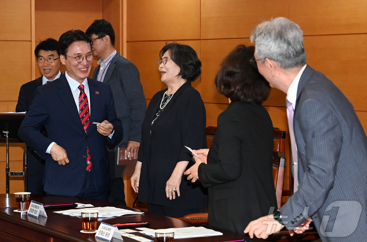 (서울=뉴스1) 임세영 기자 = 김민석 국무총리 후보자가 13일 오전 서울 종로구 통의동 금융감독연수원에 마련된 청문회 준비단 사무실에서 열린 '밥상물가 안정을 위한 경청 간담회' …