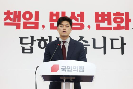 국힘 지지율 계엄 때보다 낮아…김용태 혁신안 놓고 '집안싸움'