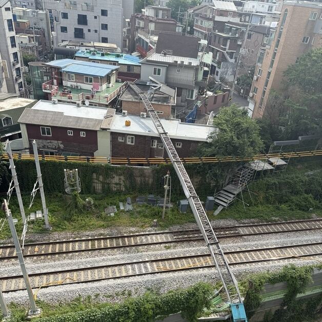 경의중앙선 덮친 사다리차…운전자 음주 '면허정지 수준'