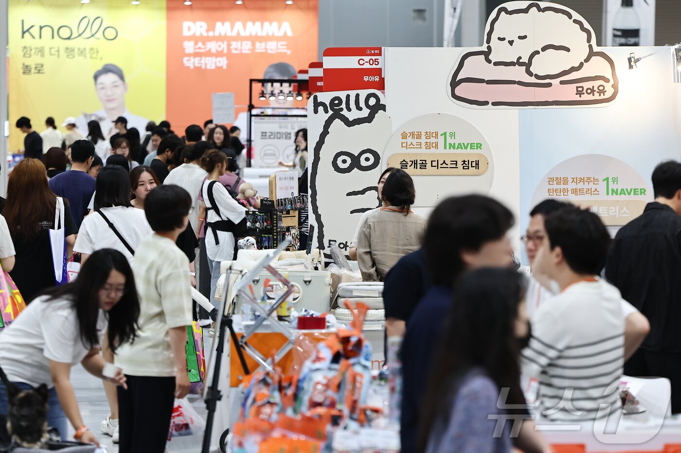 본문 이미지 - 13일 서울 강서구 코엑스 마곡에서 열린 &#39;2025 케이펫페어&#39;가 관람객들로 붐비고 있다. 2025.6.13/뉴스1 ⓒ News1 김도우 기자