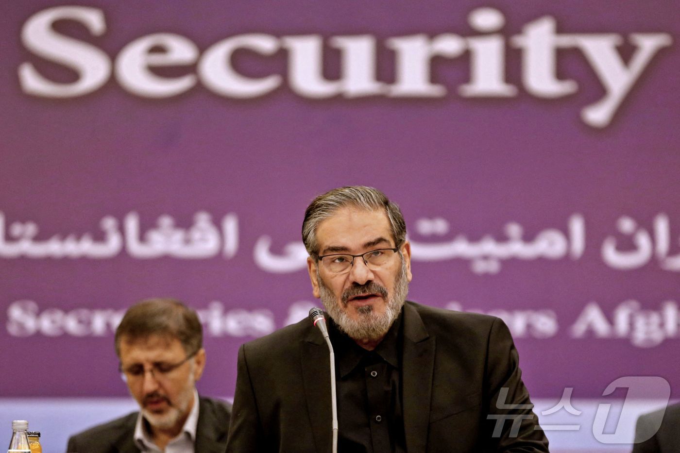 (테헤란 AFP=뉴스1) 강민경 기자 = 아야톨라 알리 하메네이 이란 최고지도자의 정치·군사·핵 담당 고문인 알리 샴카니가 테헤란에서 아프가니스탄, 중국, 이란, 인도, 러시아의 …