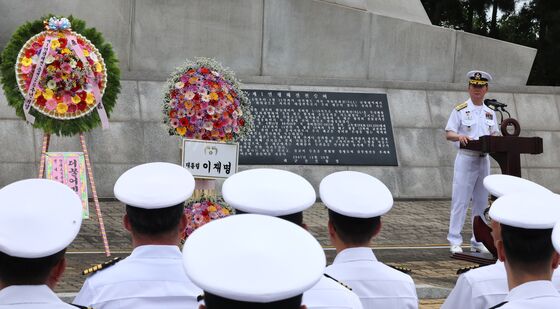 제1연평해전 승전 26주년 기념사하는 허성재 해군2함대 사령관