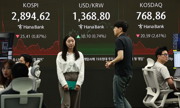 이스라엘 이란 공습에 환율 급등…장중 21원 널뛰기(종합)