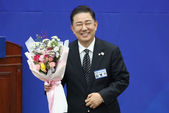 "이재명 정부 성공 교두보 될 것"…민주 새 원내대표 김병기(종합)