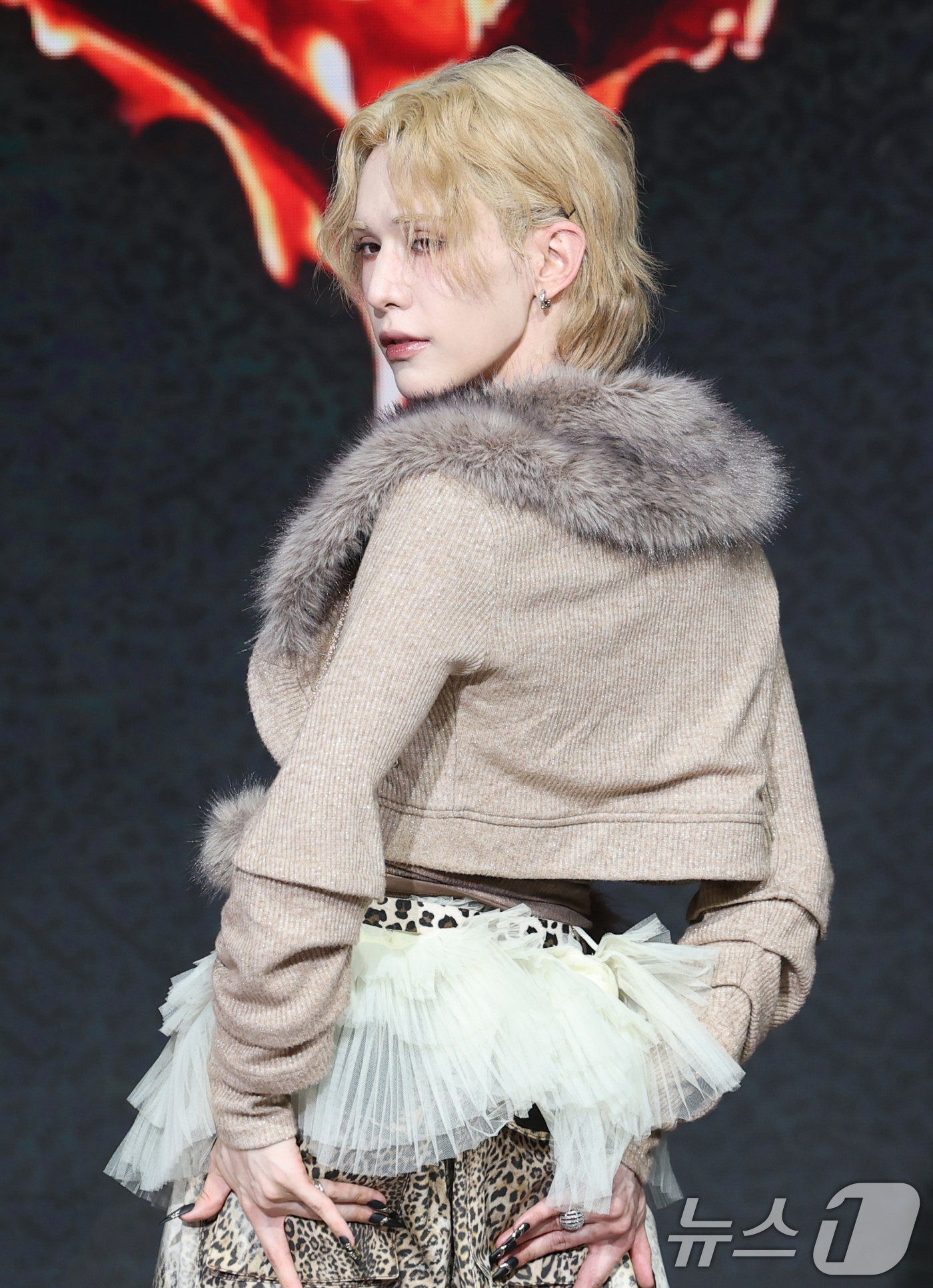 (서울=뉴스1) 권현진 기자 = 그룹 엑스러브(XLOVE)의 우무티가 13일 서울 마포구 쇼킹케이팝센터에서 진행된 두 번째 싱글 앨범 'I ONE(아이 원)' 발매 쇼케이스에서 포 …