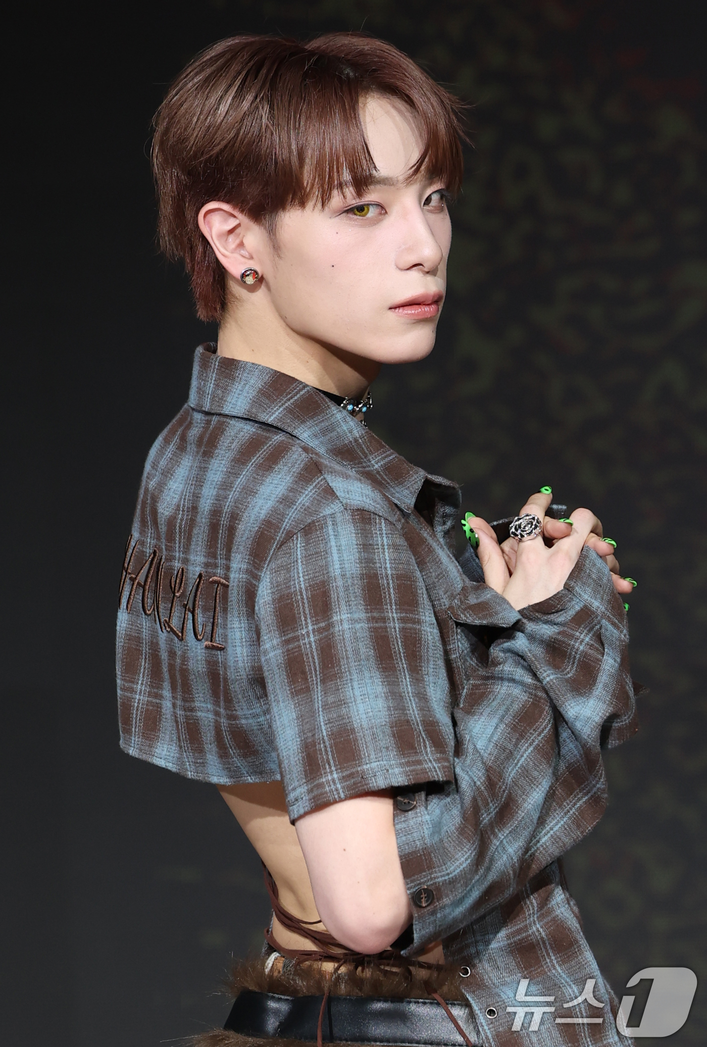 (서울=뉴스1) 권현진 기자 = 그룹 엑스러브(XLOVE)의 하루가 13일 서울 마포구 쇼킹케이팝센터에서 진행된 두 번째 싱글 앨범 'I ONE(아이 원)' 발매 쇼케이스에서 포즈 …