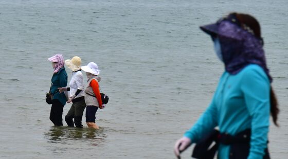 맨발로