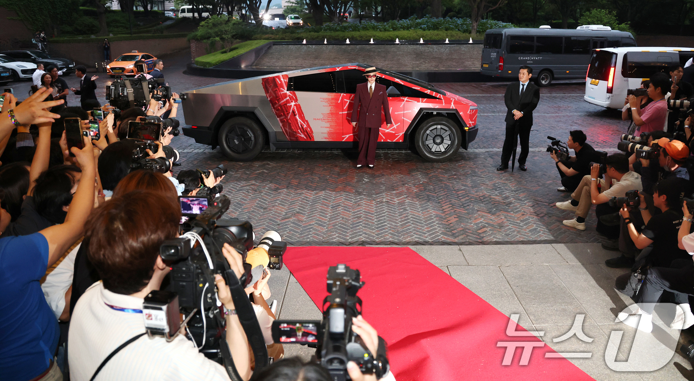 (서울=뉴스1) 권현진 기자 = 빅뱅 지드래곤(GD,권지용)이 13일 오후 서울 용산구 그랜드 하얏트 서울 호텔에서 열린 '피스마이너스원 프리미엄 하이볼 론칭 파티-더 시그널(TH …