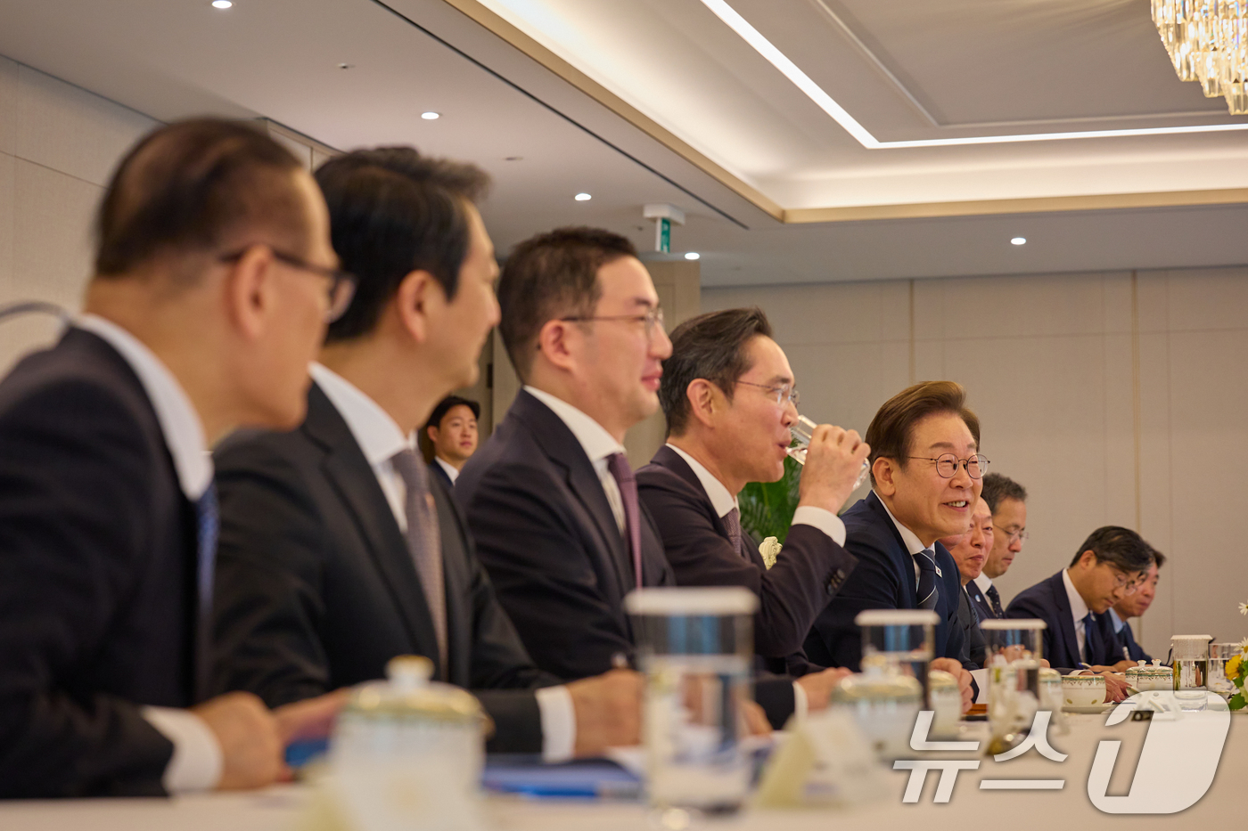 (서울=뉴스1) 허경 기자 = 이재명 대통령이 13일 서울 용산구 대통령실에서 열린 6경제단체와 기업인 간담회에서 발언하고 있다. (대통령실 제공. 재판매 및 DB 금지) 2025 …