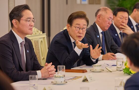 李대통령 첫 국정 지지도 58.6%…尹땐 52.1% 文 81.6% [리얼미터]