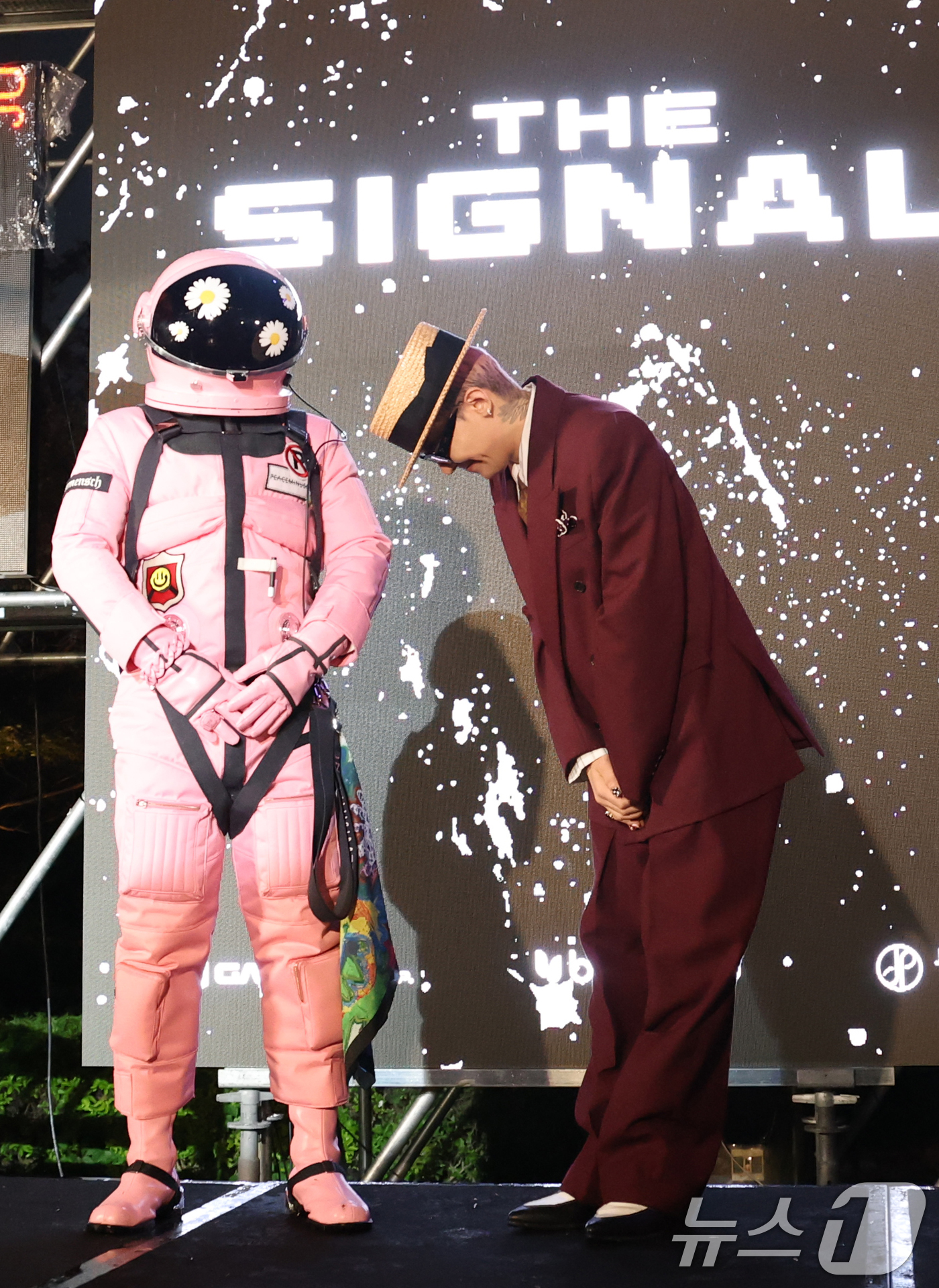 (서울=뉴스1) 권현진 기자 = 빅뱅 지드래곤(GD,권지용)이 13일 오후 서울 용산구 그랜드 하얏트 서울 호텔에서 열린 '피스마이너스원 프리미엄 하이볼 론칭 파티-더 시그널(TH …