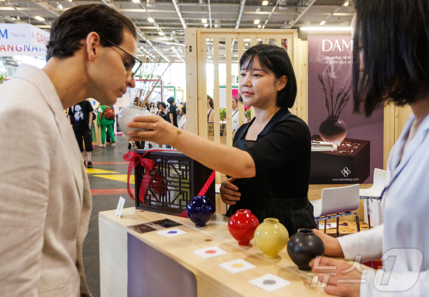 (파리=뉴스1) 이준성 기자 = '2025 코리아 엑스포 파리(Korea Expo Paris 2025)' 개막일인 13일(현지시간), 프랑스 파리 '포르트 드 베르사유' 전시장에서 …