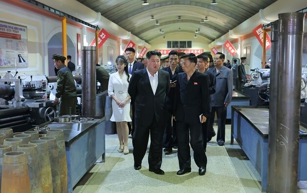 北, 꼭꼭 숨겼던 군수공장 노동자 얼굴 공개…왜 달라졌나