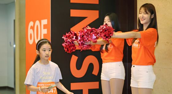 60층 계단 정복한 어린이