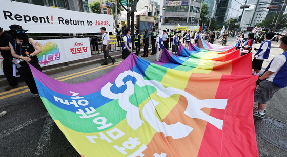 서울퀴어퍼레이드 6월 13일 개최…인권위 "참석 여부 내부 검토"