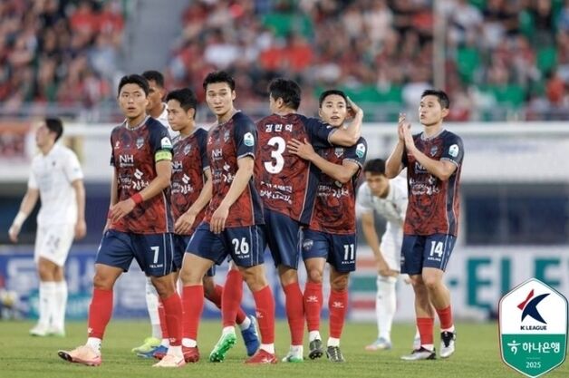 '이동준 결승골' K리그1 김천, 포항 잡고 5G 만에 승리…4위 도약