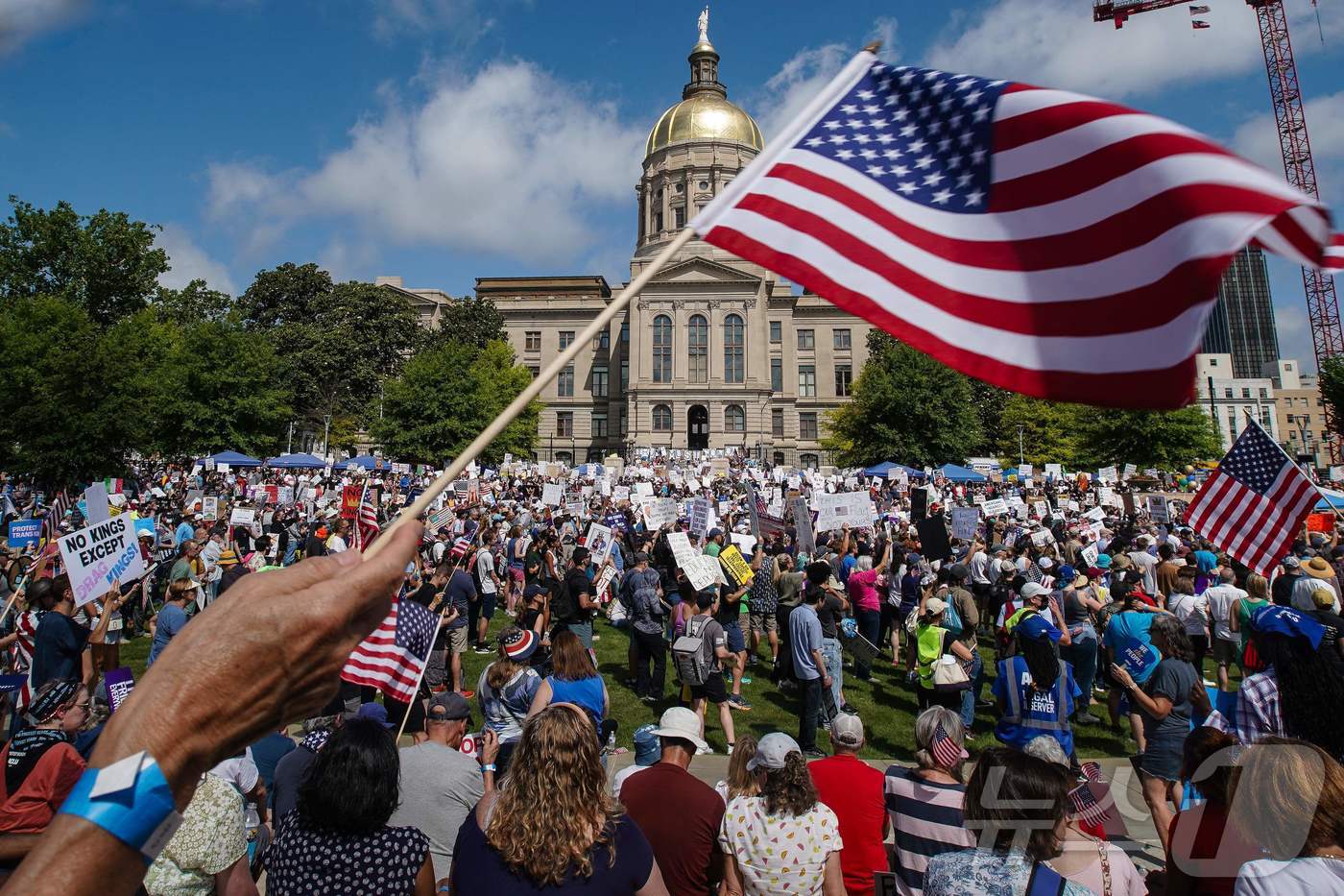 (애틀랜타 AFP=뉴스1) 류정민 특파원 = 14일(현지시간) 도널드 트럼프 미국 대통령이 워싱턴DC에서 미 육군 창설 250주년 군사 퍼레이드를 주재하는 가운데 이날 조지아주 애 …