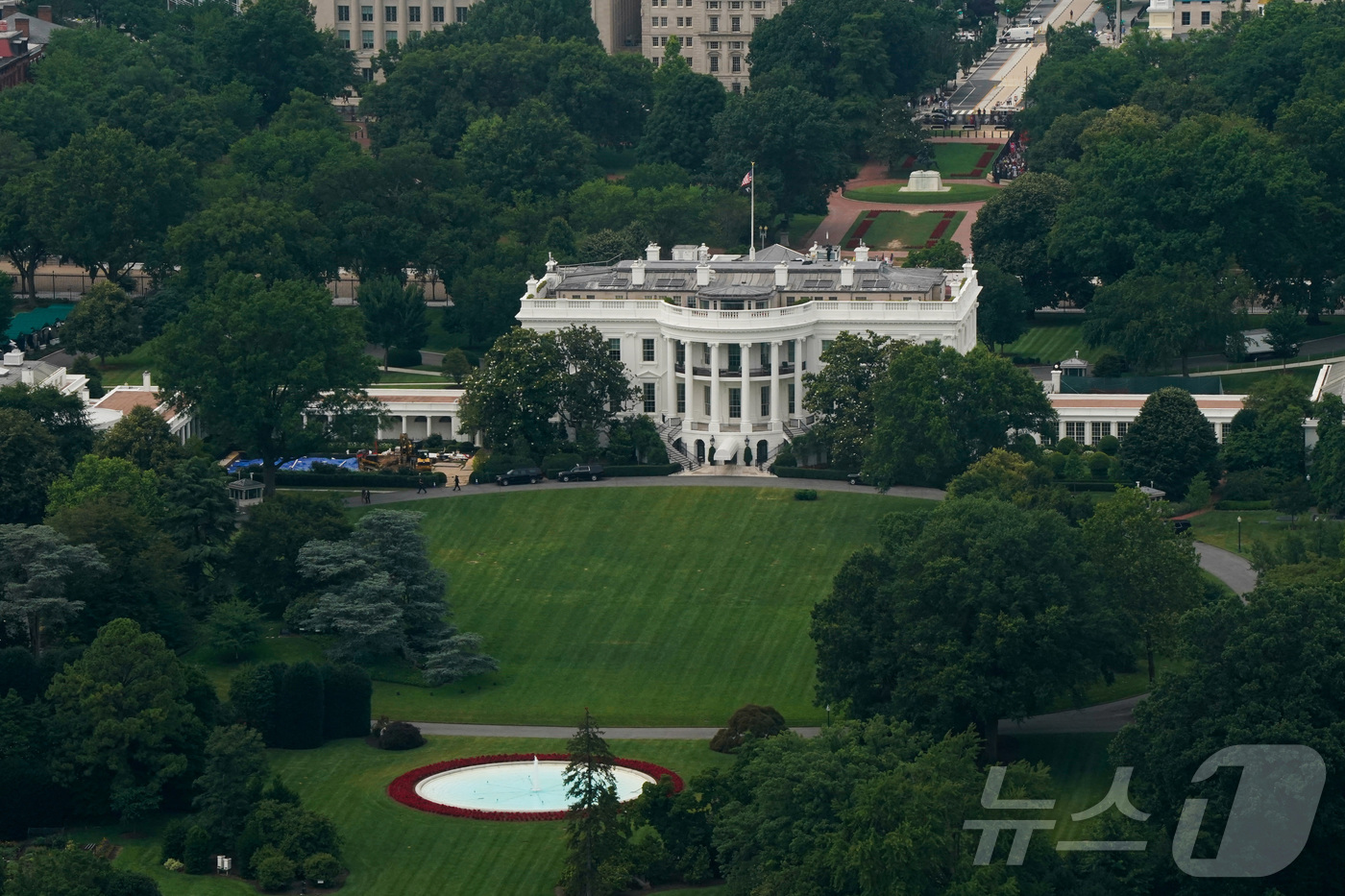 (워싱턴DC 로이터=뉴스1) 류정민 특파원 = 14일(현지시간) 미국 워싱턴DC에서 미 육군 창설 250주년을 기념하는 군사 퍼레이드가 열릴 예정인 가운데, '워싱턴 모뉴먼트' 꼭 …