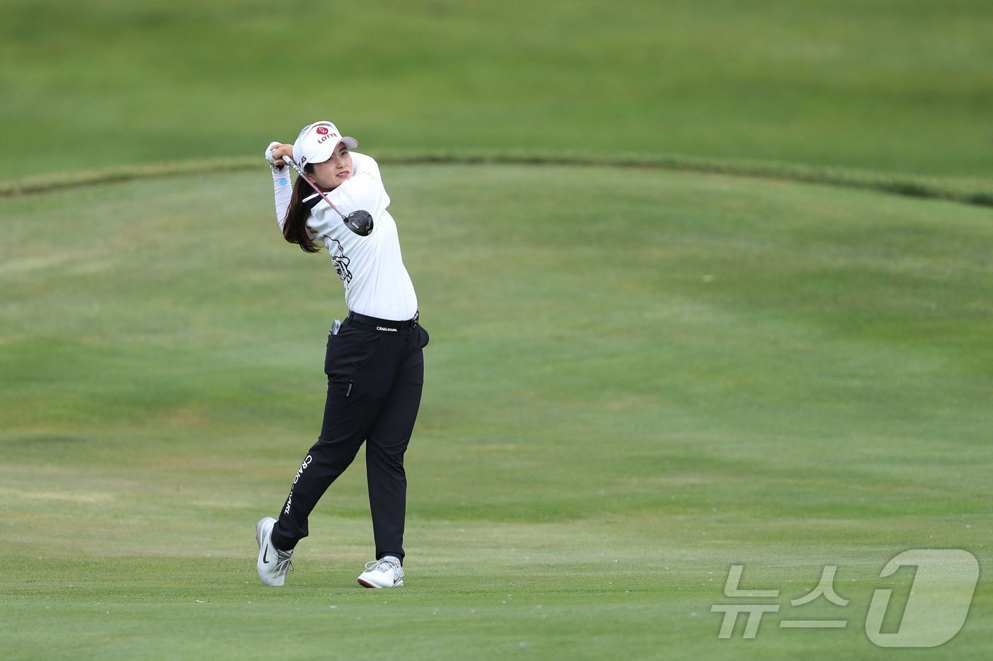 본문 이미지 - 샷 날리는 최혜진. ⓒ AFP=뉴스1