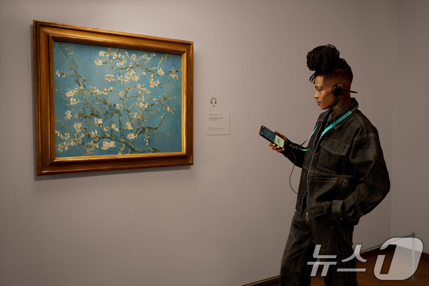 (서울=뉴스1) = 삼성전자는 네덜란드 암스테르담에 위치한 반고흐 미술관과 3년간의 파트너십을 체결하고, 모바일 혁신 기술을 통해 예술 관람 경험을 향상시킬 예정이라고 15일 밝혔 …