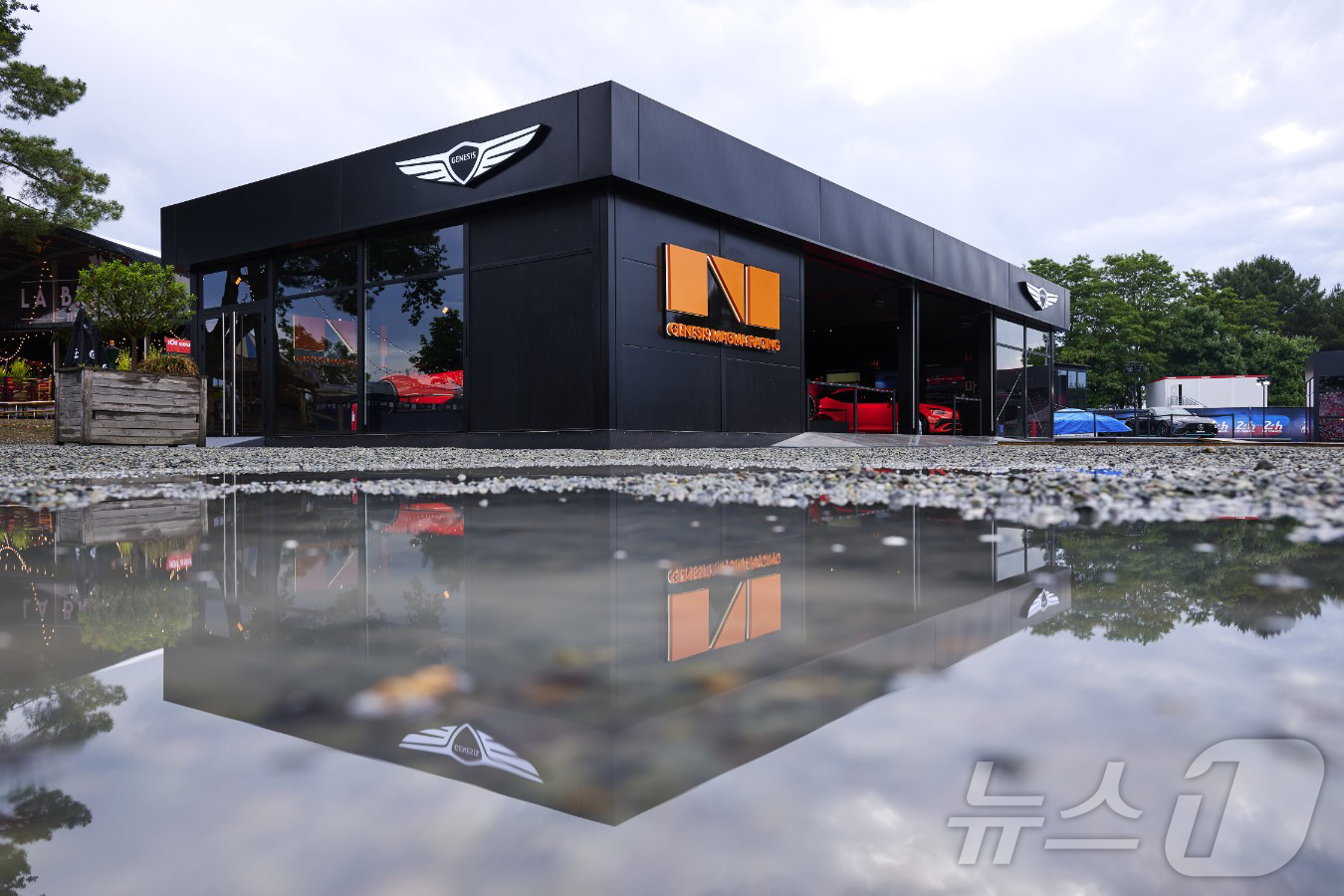 (서울=뉴스1) = 제네시스가 레이싱팀 ‘제네시스 마그마 레이싱(Genesis Magma Racing)’이 프랑스 르망 지역에서 지난 14~15일 열린 르망 24시의 ‘LMP2(L …