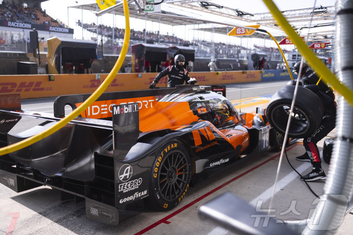 (서울=뉴스1) = 제네시스가 레이싱팀 ‘제네시스 마그마 레이싱(Genesis Magma Racing)’이 프랑스 르망 지역에서 지난 14~15일 열린 르망 24시의 ‘LMP2(L …