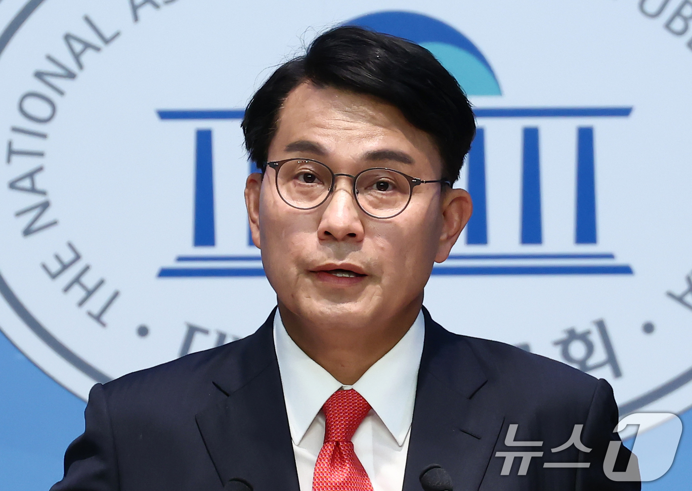 (서울=뉴스1) 김민지 기자 = 윤상현 국민의힘 의원이 14일 오후 서울 여의도 국회 소통관에서 당내 현안 관련 기자회견을 하고 있다. 2025.6.15/뉴스1