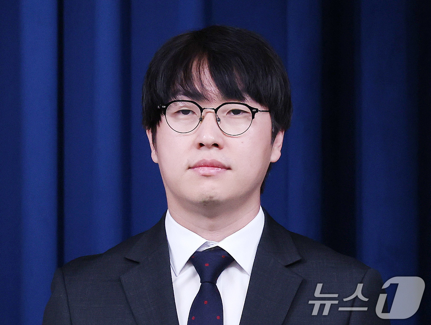 (서울=뉴스1) 박지혜 기자 = 15일 서울 용산구 대통령실 청사에서 열린 인선 관련 브리핑에서 AI 미래기획수석에 임명된 하정우 네이버AI혁신센터장이 참석하고 있다. 2025.6 …