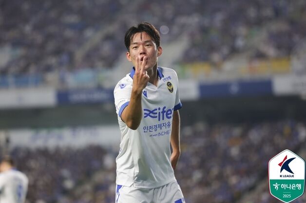 K리그2 인천, '박승호 멀티골'로 2위 수원에 2-1 승리…승점 차 10점 선두