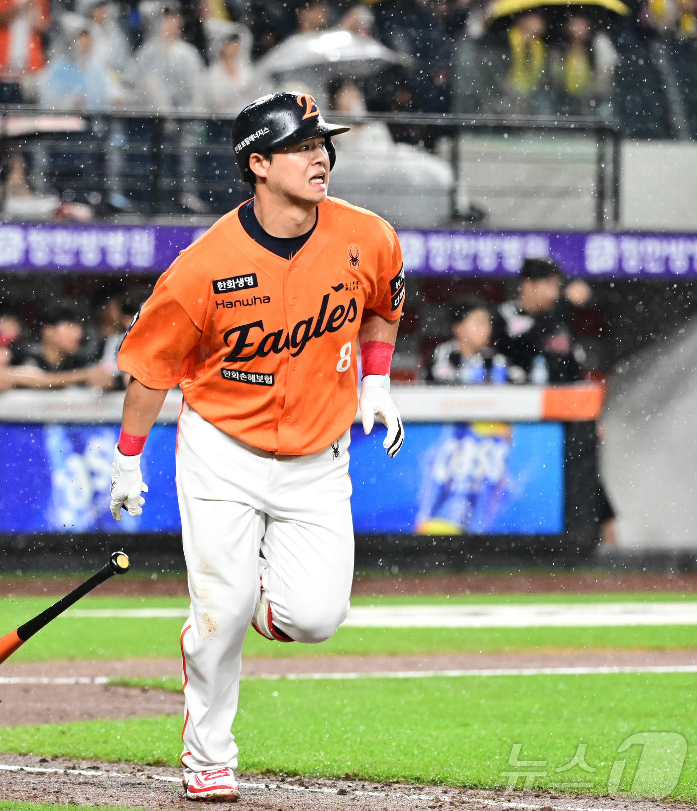 (대전=뉴스1) 김기남 기자 = 15일 대전 한화생명볼파크에서 열린 프로야구 '2025 신한 SOL 뱅크 KBO리그' 한화이글스 대 LG트윈스 경기에서 한화 노시환이 8회말 홈런을 …