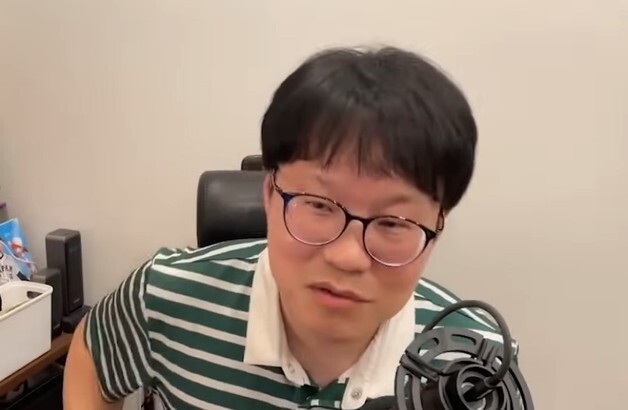 '친일 만화가' 윤서인, 일본서 '혐한' 곤욕…"아내 발 다치자 사기꾼 취급"  