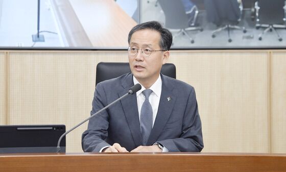 이형일 직무대행 "중동 군사적 긴장 상황에 금융시장 철저히 관리"