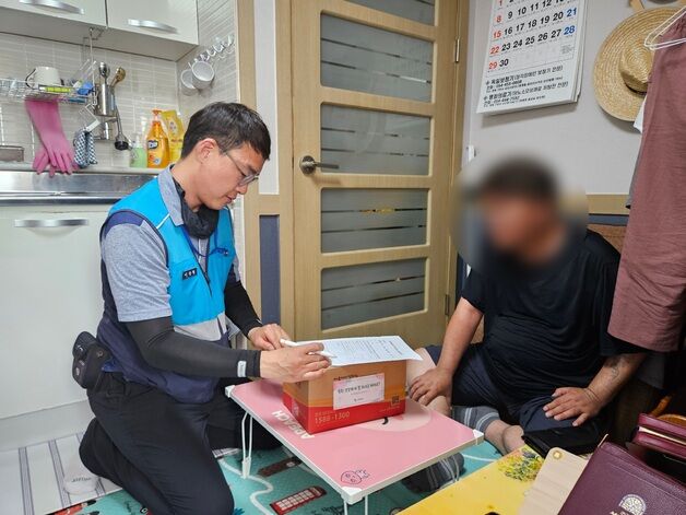 구미시, 고독사 예방 '안부 살핌 소포 우편 서비스' 시작