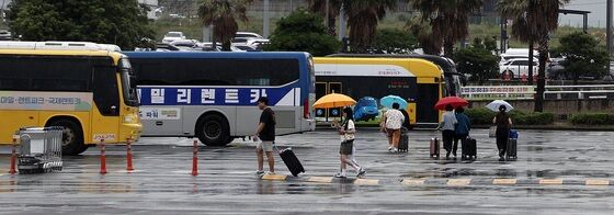 비 내리는 제주공항