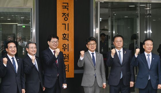 "빚내서 집사라" 재발 막아야…국정기획위, 'F4 회의' 법적기구 격상 검토