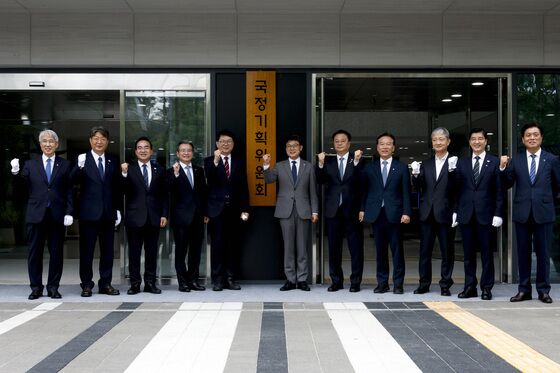이한주 "李정부, 뚜껑 없이 달리는 열차…월화수목금금금 일해야"