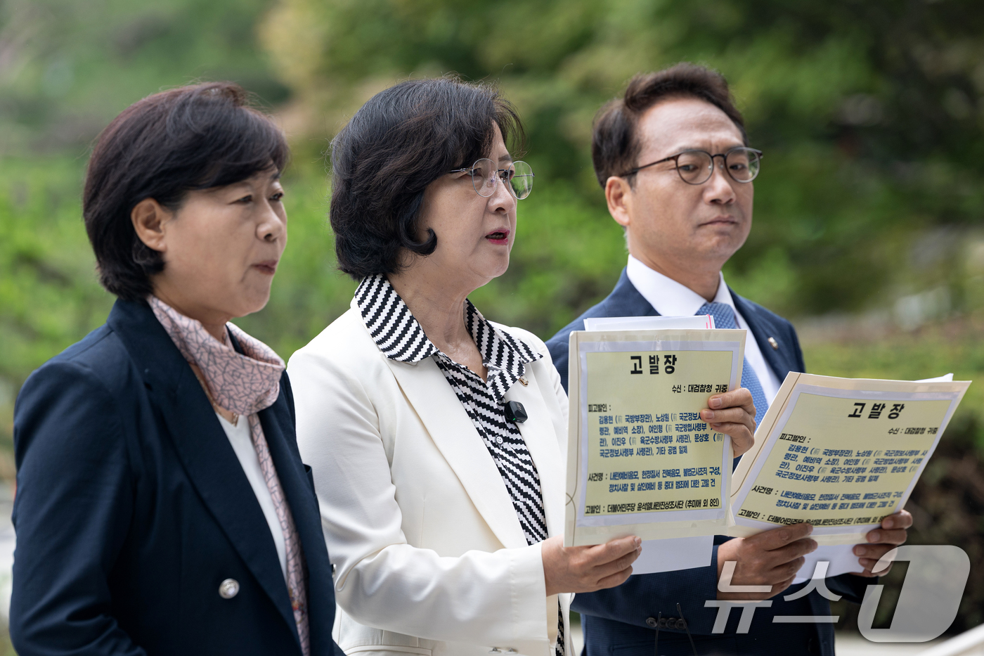 (서울=뉴스1) 이승배 기자 = 추미애 더불어민주당 내란진상조사단장이 16일 오전 서울 서초구 대검찰청에서 김용현 전 국방부 장관, 여인형 전 국군방첩사령관, 이진우 전 육군 수도 …