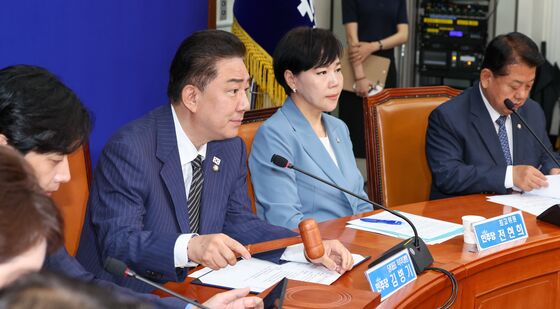 의사봉 두드리는 김병기 직무대행