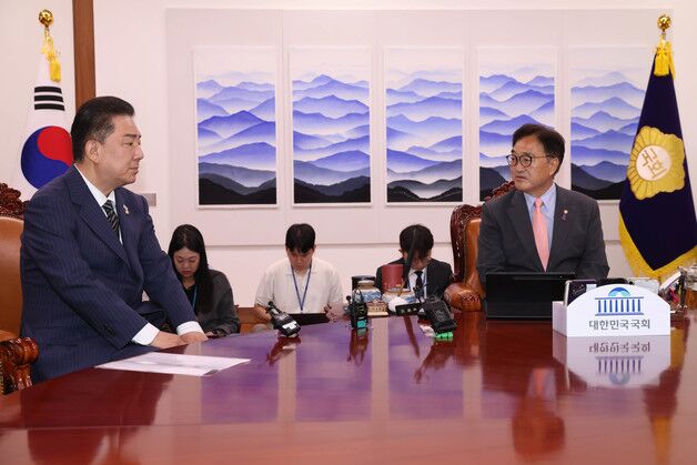 여야 새 원내지도부, 국회의장 상견례…본회의 일정 논의