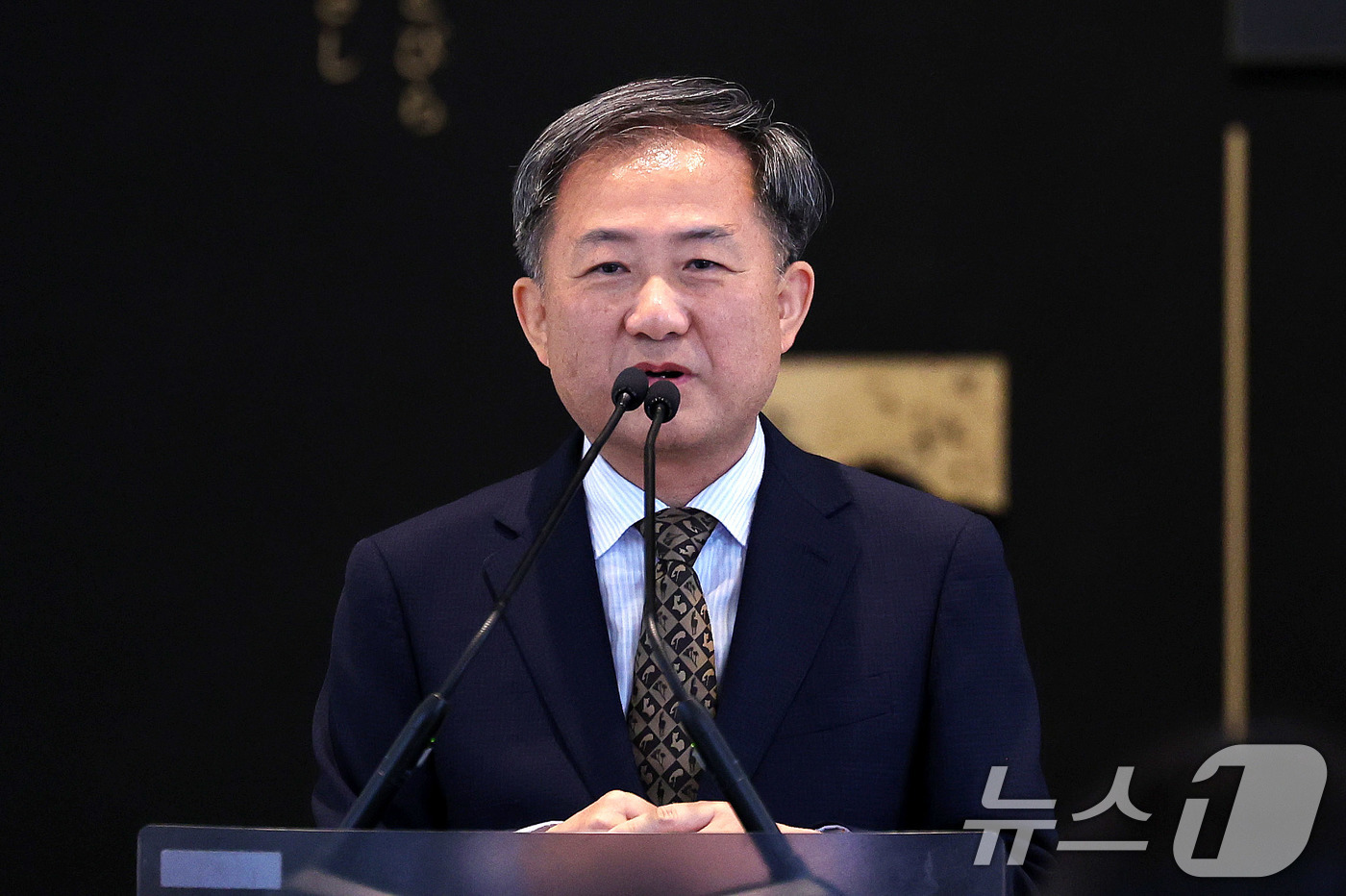 (서울=뉴스1) 박지혜 기자 = 김재홍 국립중앙박물관장이 16일 서울 용산구 국립중앙박물관 상설전시관에서 열린 한일 국교 정상화 60주년 기념 특별전 '일본미술, 네 가지 시선' …