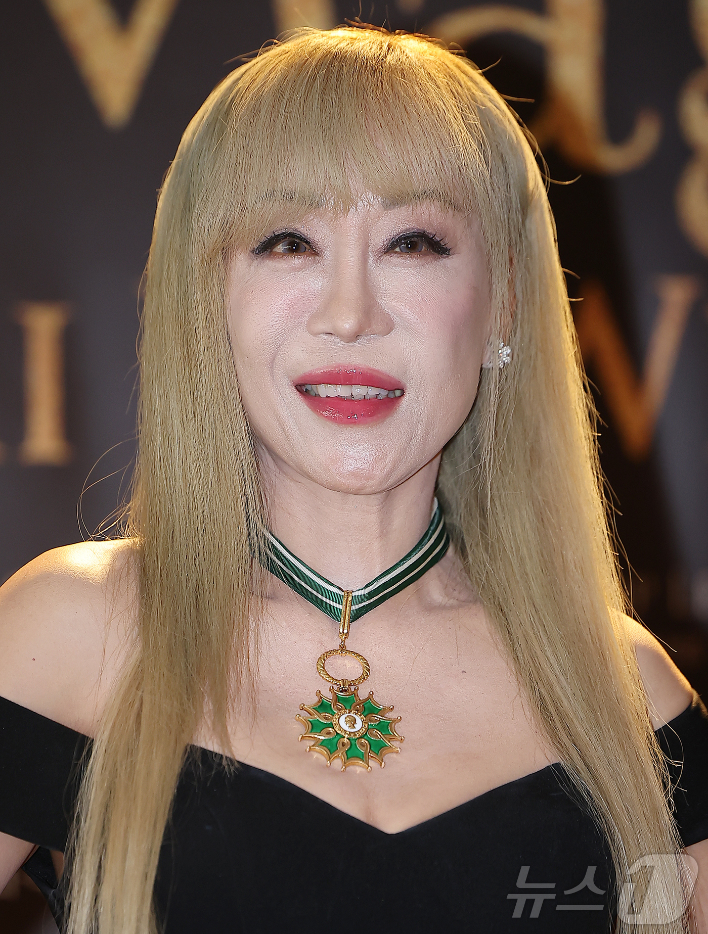 (서울=뉴스1) 김진환 기자 = 프랑스 문화예술공로훈장 최고 등급 '코망되르'를 수훈한 세계적인 소프라노 조수미가 16일 오후 서울 중구 더플라자호텔 메이플홀에서 열린 '더 매직, …